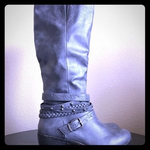 Brand new stylish gray boots